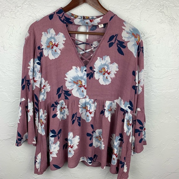 Francesca's Collections Tops - Francesca’s Boho Floral blouse sz Large